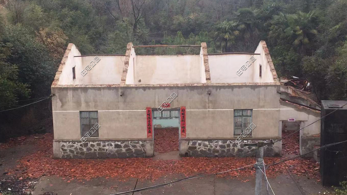 这栋农村别墅到底盖得有多好？光基础就花30吨水泥，惊艳十里八乡