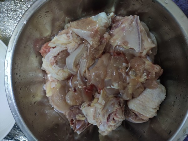 清蒸鸡怎么蒸不会变黑,整只鸡蒸要怎么蒸才多汁