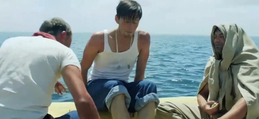 士兵被困海岛上,士兵被困在海上吃鲨鱼