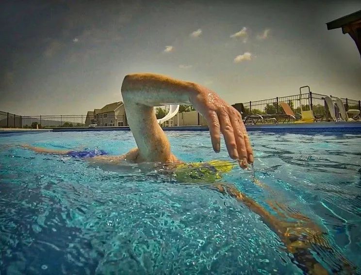 1000米自由泳正常速度,提高自由泳速度的专项训练