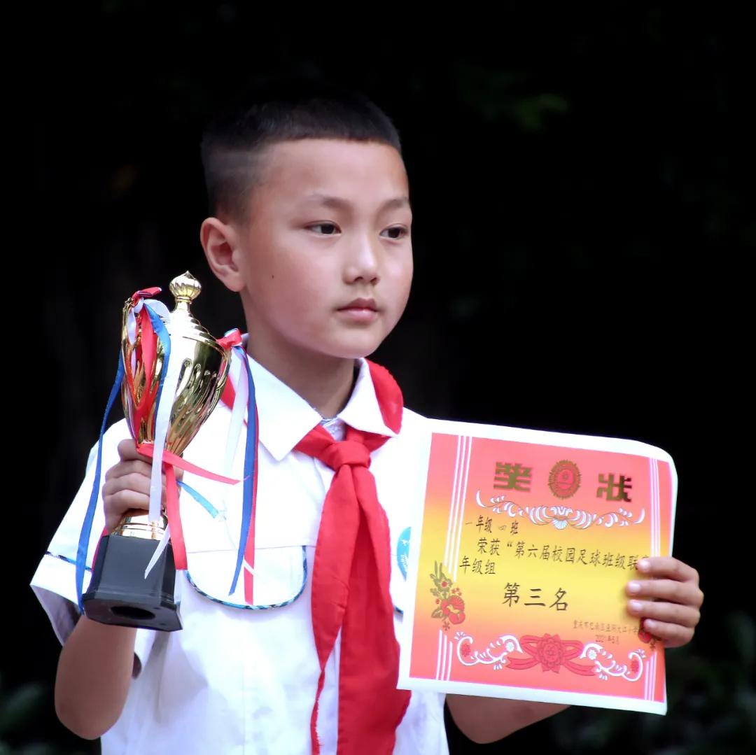 大江镇中心小学足球队视频,大江苑小学足球队