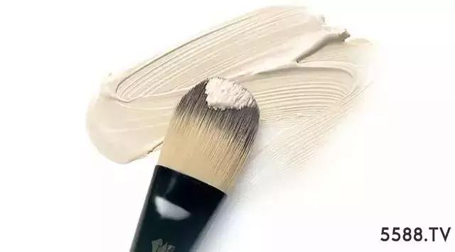 隔离霜和粉底液的区别,隔离霜粉底液bb霜哪个好用一点