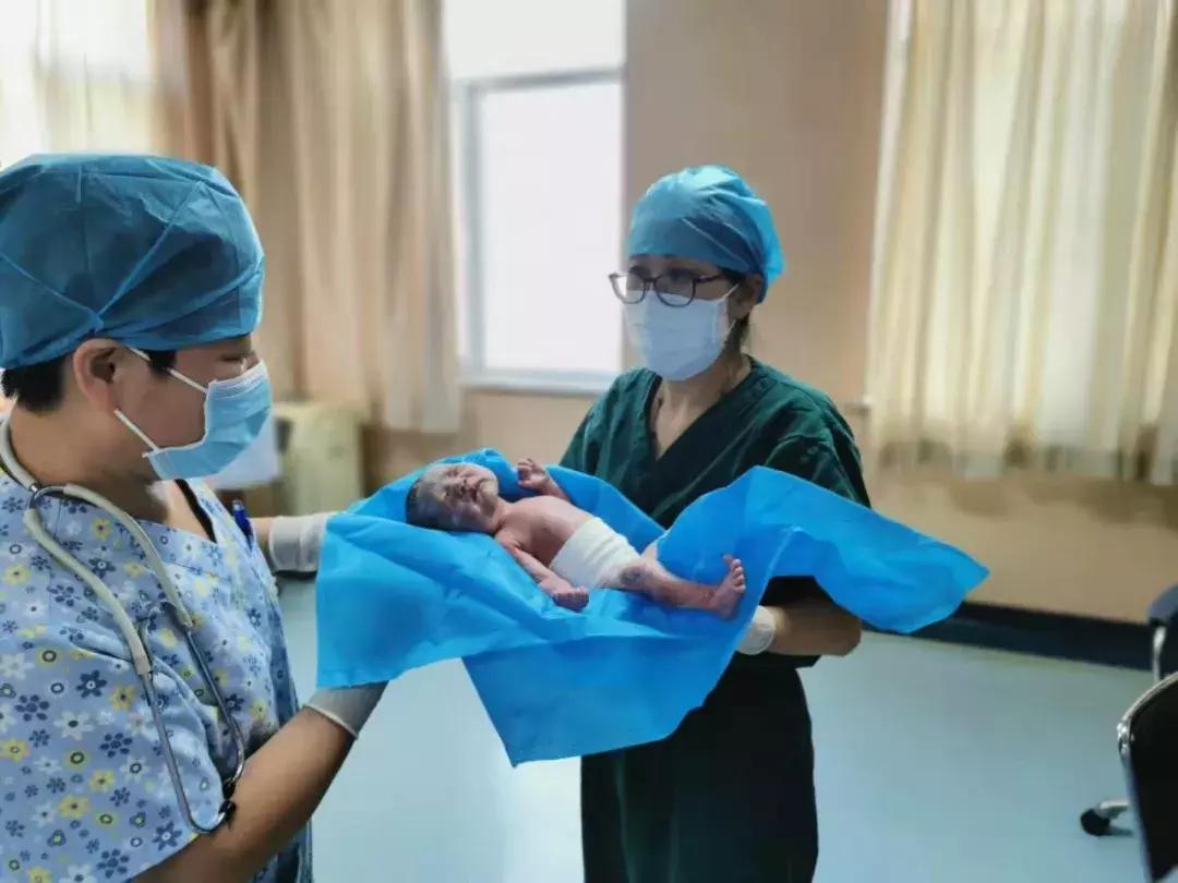 首例试管婴儿诞生于哪个国家,阜阳首例试管婴儿诞生