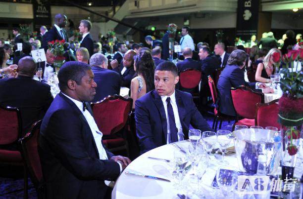 马尔蒂尼的父子视频,马尔蒂尼父子在nba的表现