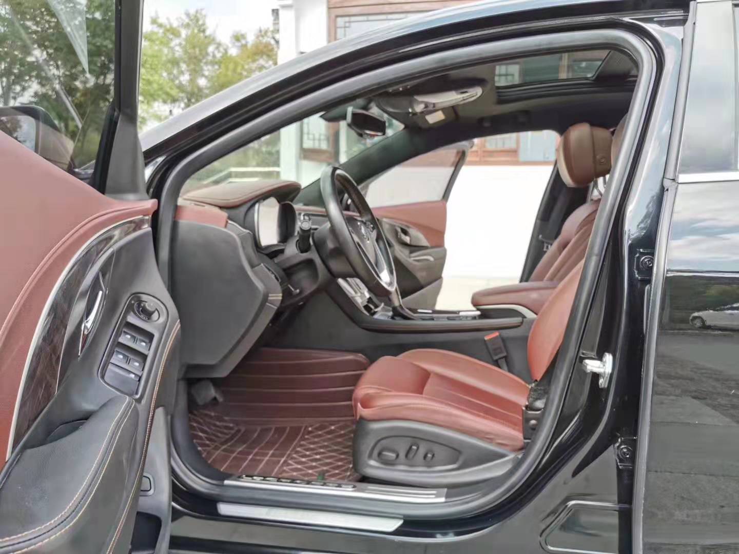 开了2年的别克2.0t9at君越值多少,开了十年的别克君越值不值得买