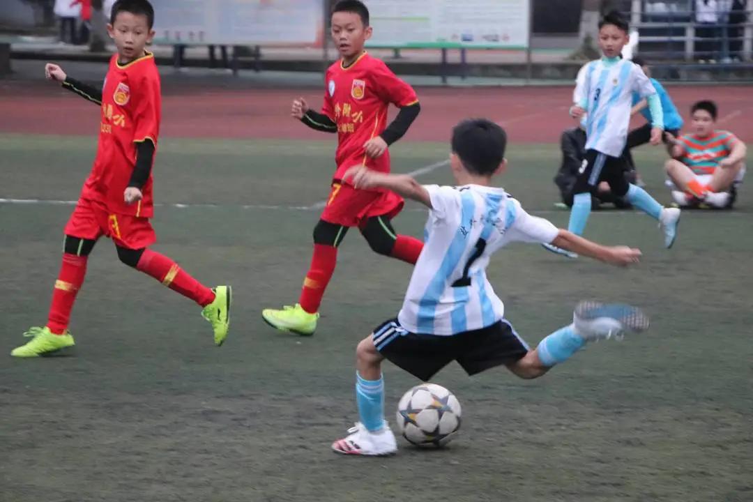 全员参与不落一人,确保学生校内每天体育运动不少于