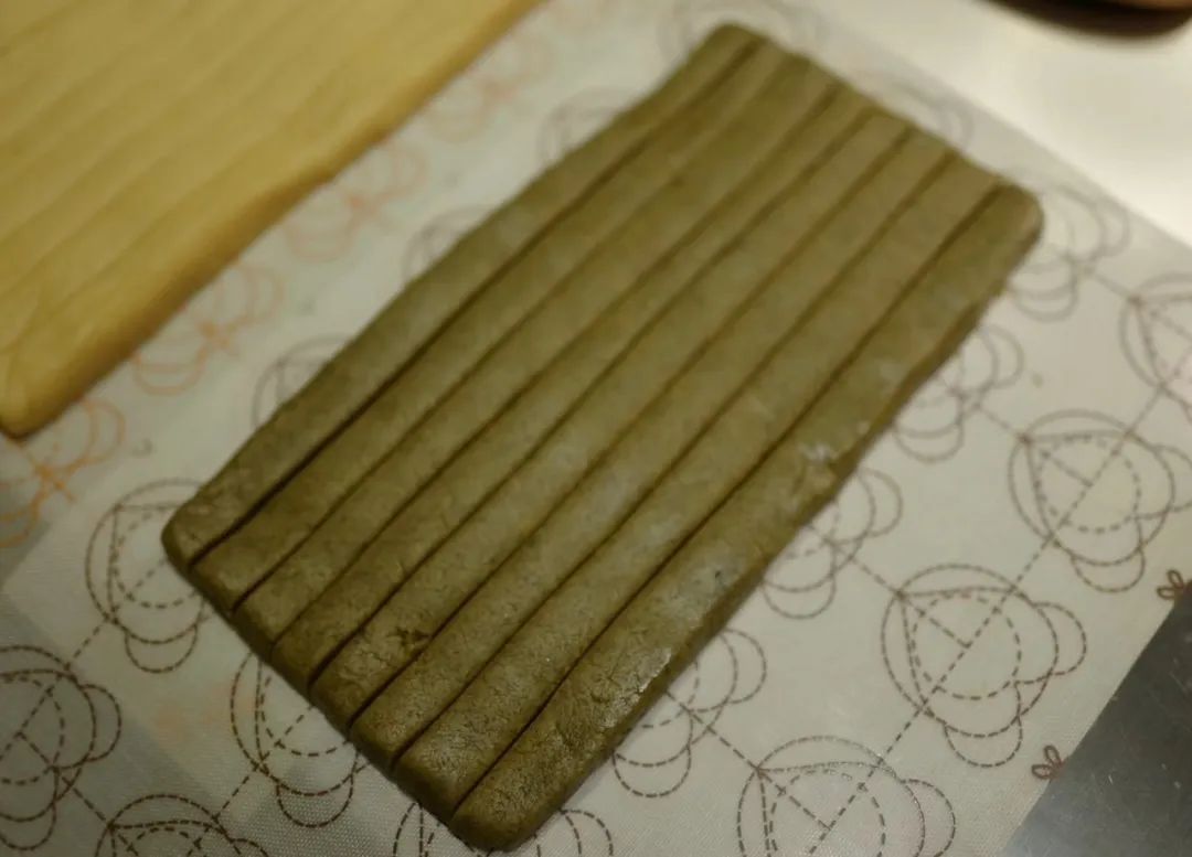 万人定闹钟早起云约早饭，为了去世界各地摆摊卖小吃做准备