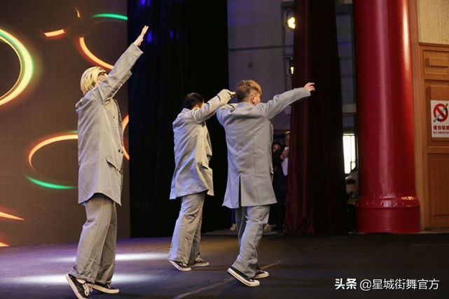 有教程的街舞简单又好看怎么跳,跳街舞初学者入门动作