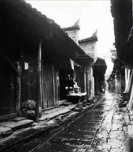 悠悠沱江：渔夫点亮边城夜，灯火照得凤凰醉！