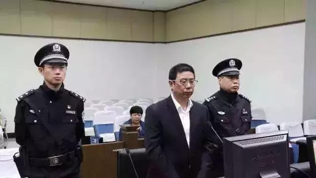 “市长,你住的都不如科长,该换房了”