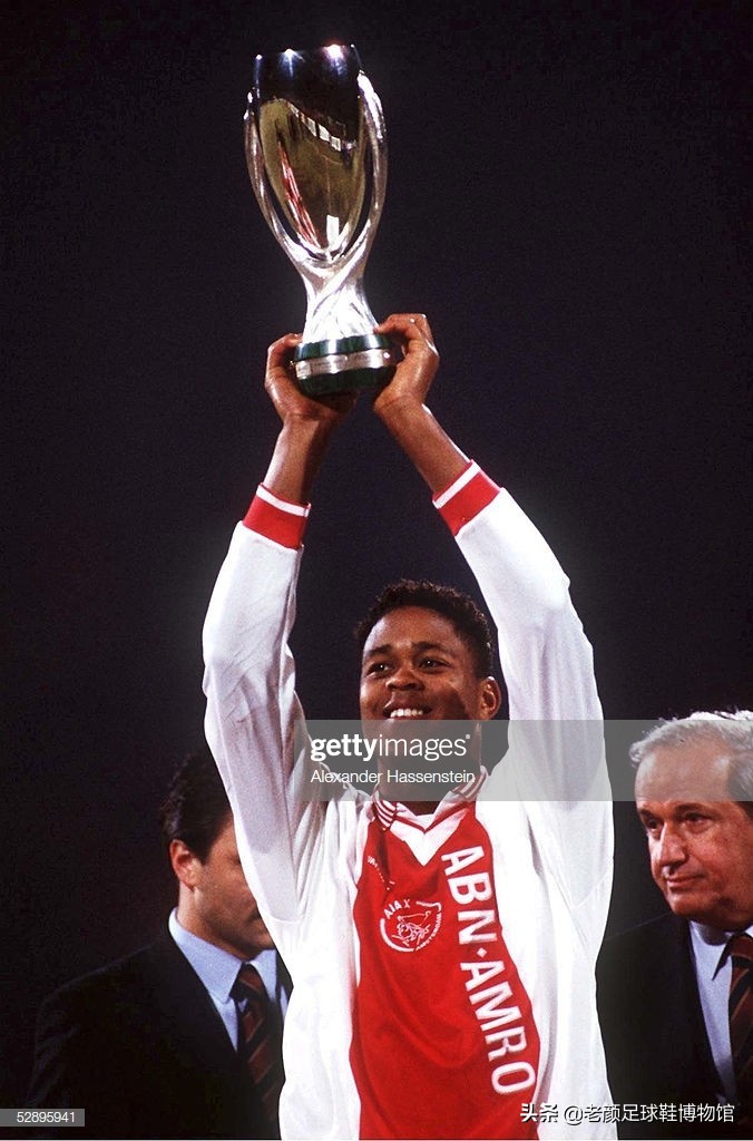 踢翻米兰王朝的贾府少年，身背“杀人犯、强奸犯”恶名的荷兰锋霸