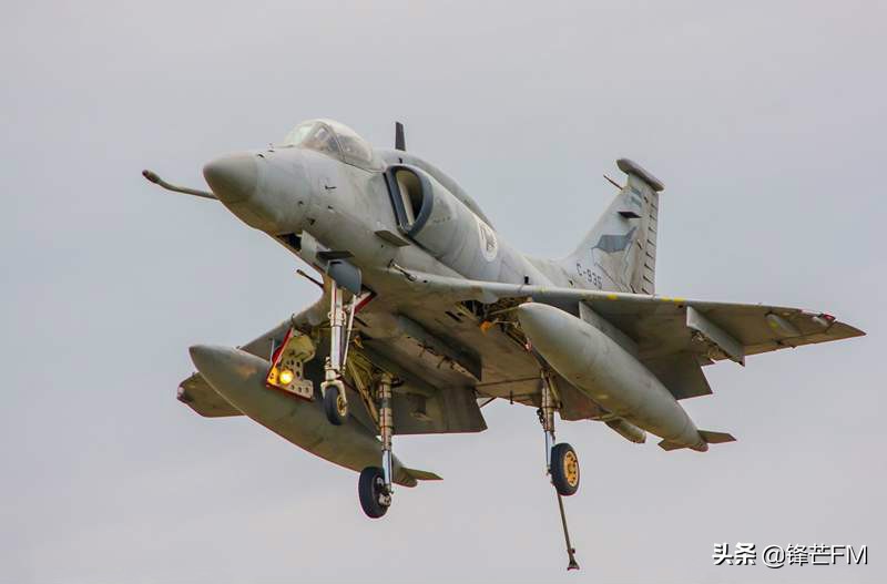 制造不了战机有多惨？阿根廷FA-50战机黄了，枭龙机会来了？