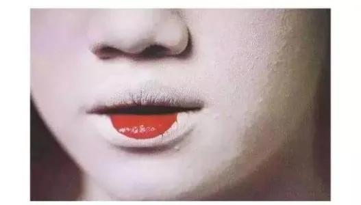 为什么有人化妆后脸上很油亮,为什么有些人化妆皮肤会变差