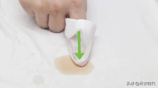 洗衣机衣服染色怎么洗掉妙招,红色的衣服染色怎么洗掉妙招