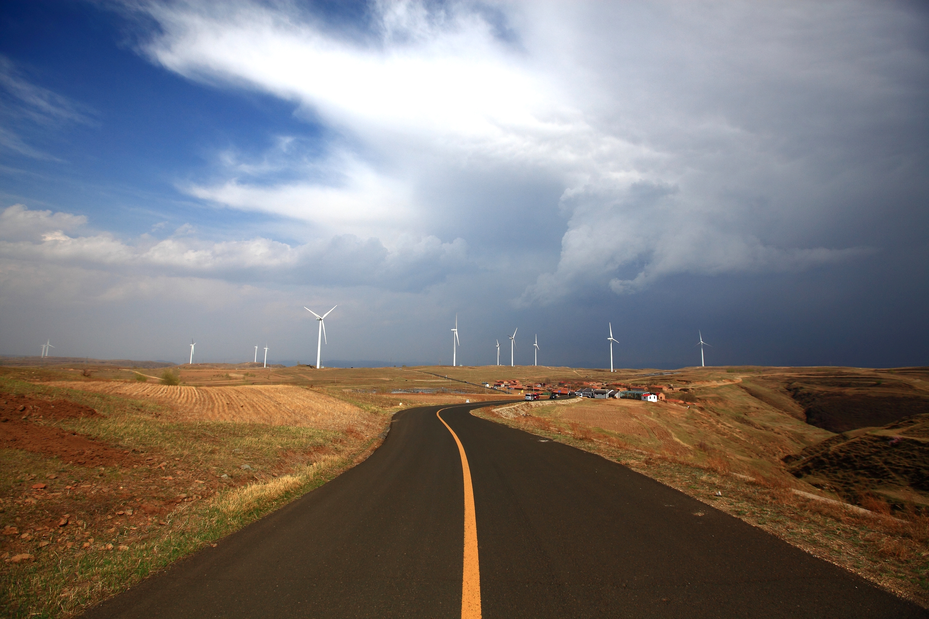 张北除了草原天路还有什么好玩的,张北草原天路有湖