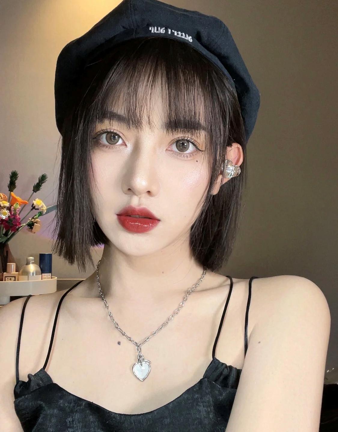 秋冬想要大女人风的优雅，我劝你涂这几支口红，高级与洋气你都有