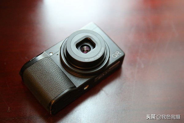 转发骚机社一篇关于理光GRIII上手实测以及以GRII比较