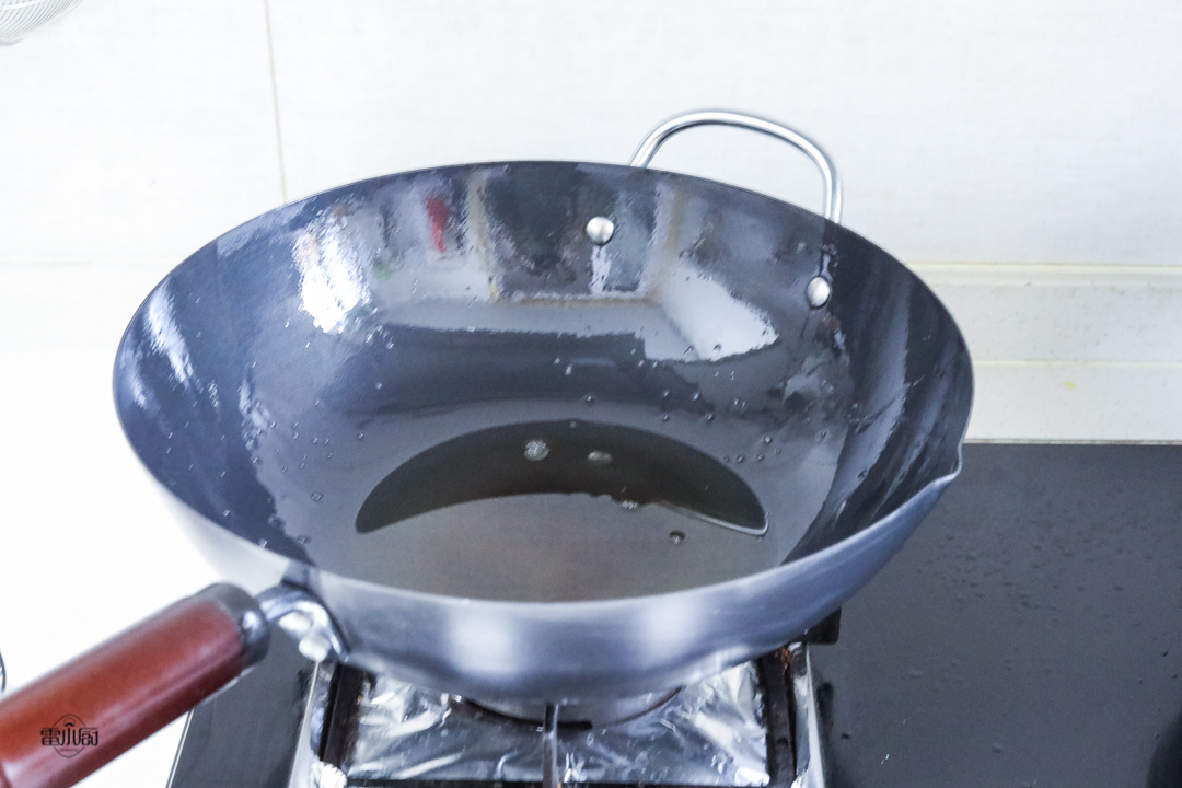 用过的铁锅怎么不粘锅妙招,铁锅第一次用怎么处理才不会粘锅
