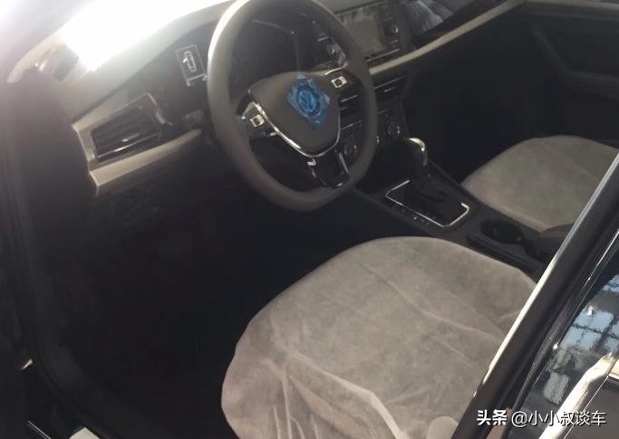 表哥入手大众朗逸豪华版,用车一周后,悄悄说出了一些想法
