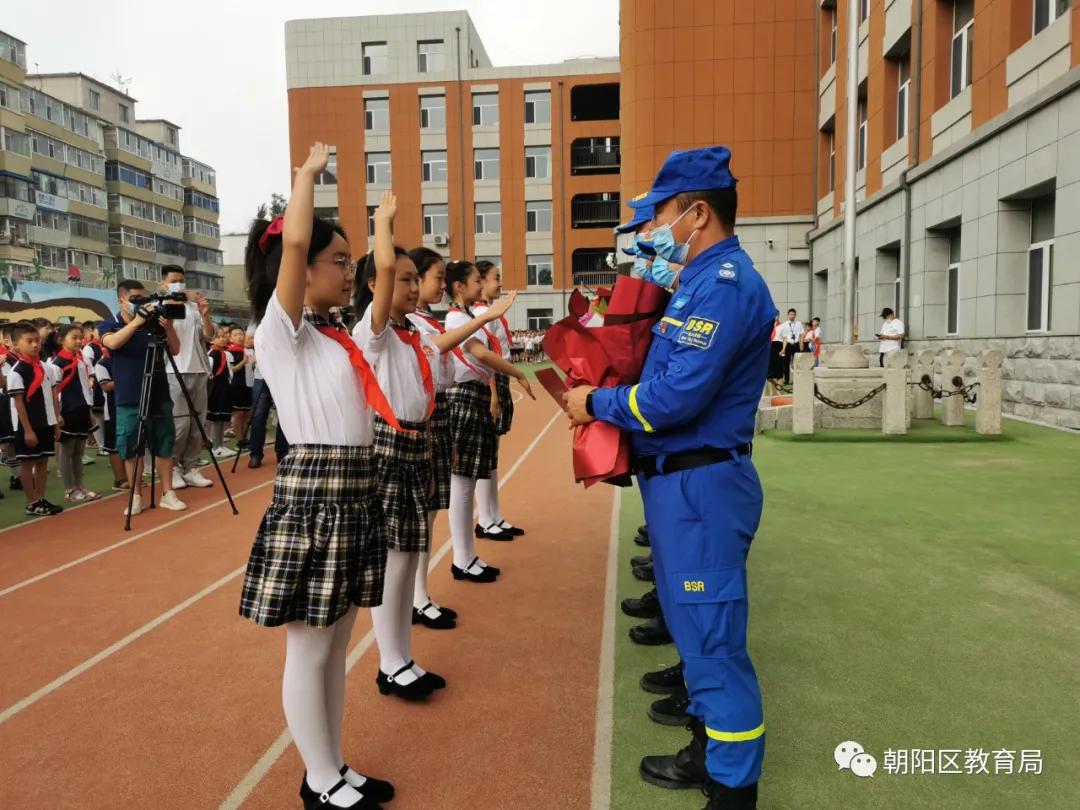长春市朝阳区5万多名中小学生迎来新学期