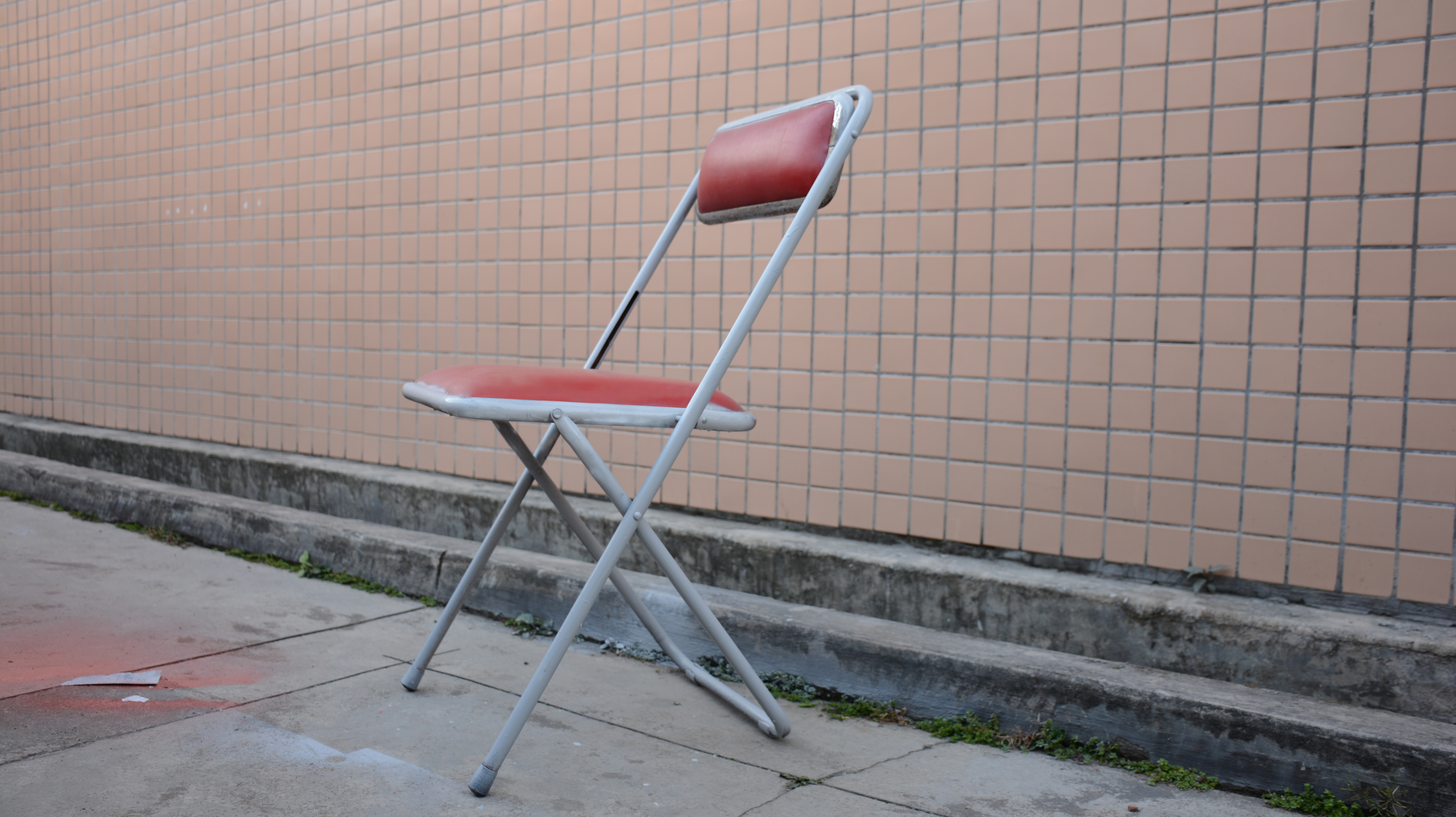 金属家具掉漆生锈不用扔,用自喷漆来解决这些困扰