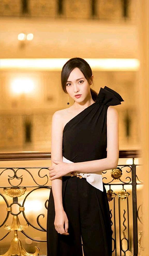 唐嫣黑色连体衣图片,唐嫣时尚造型连体裤