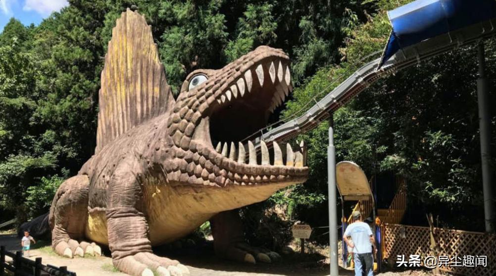日本8个「让小朋友一秒哭出来」的游乐设施，恐龙溜滑梯太可怕