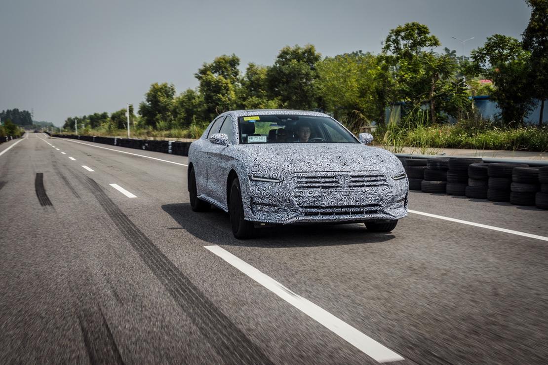 比亚迪汉ev2022款续航700公里,超级锂电池续航500公里