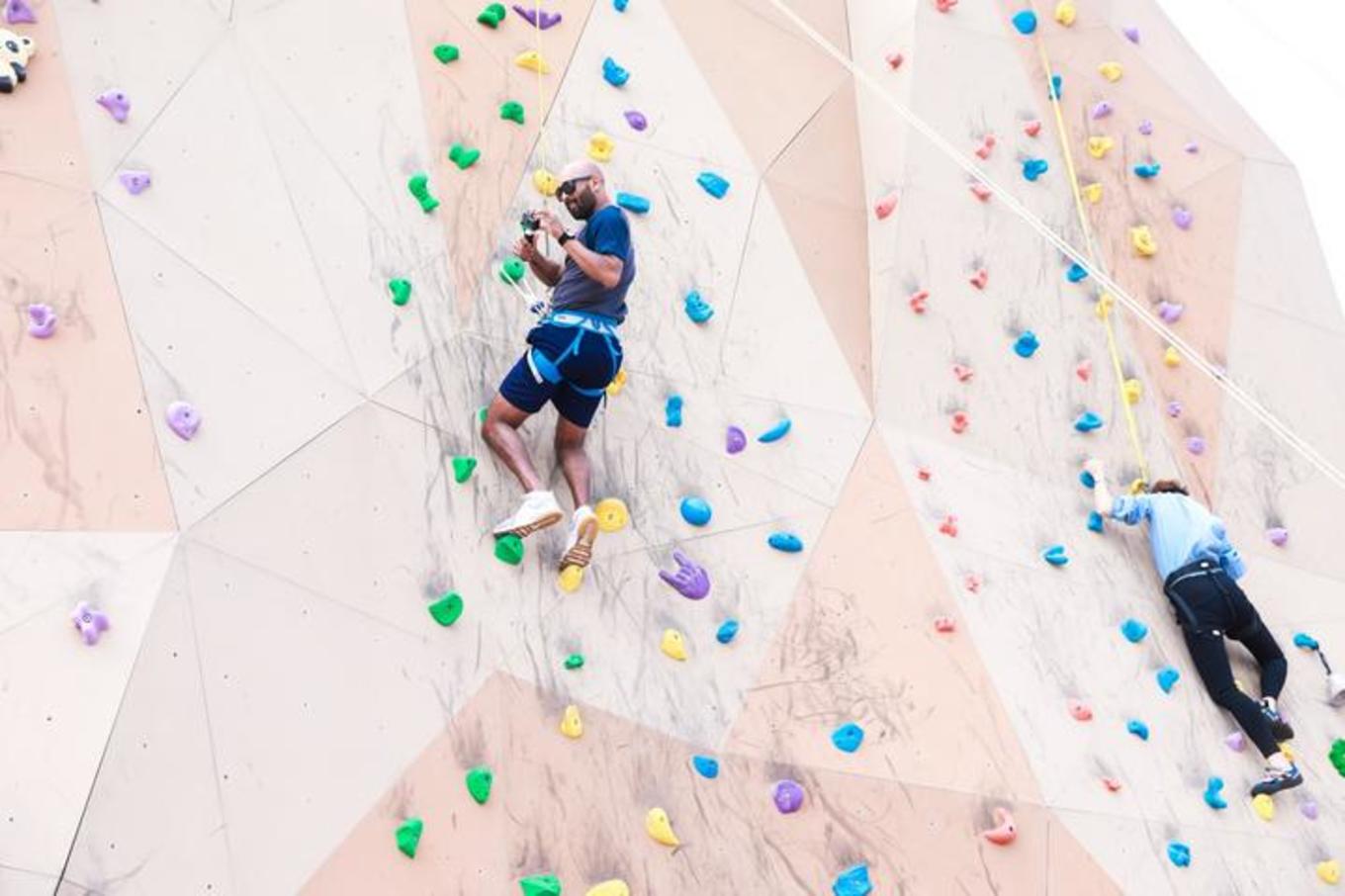 张翰王丽坤街头拍戏共赴海洋之城,张翰王丽坤同船共渡