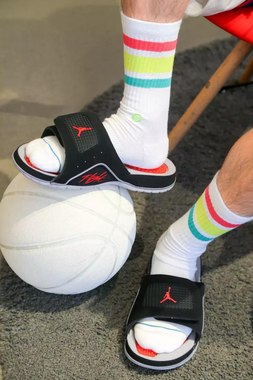 这个“反人类”的穿搭组合，竟然在夏天成了街拍利器