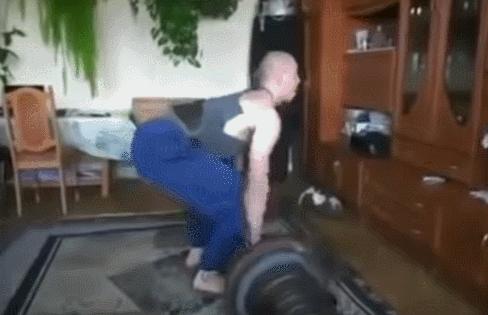 深蹲时膝盖总是往内扣,深蹲膝盖内扣外翻是什么原因