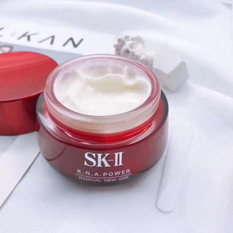 油皮适合用什么护肤品，吃土踩雷这些你一定要知道