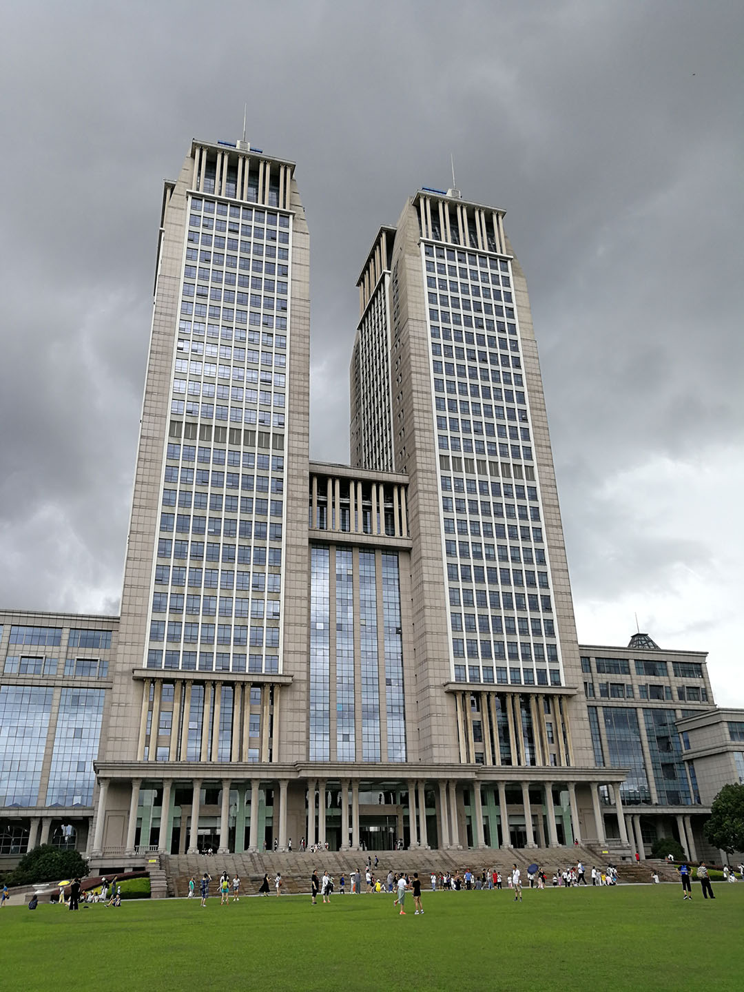 深圳人看上海,深圳人眼中的深圳大学