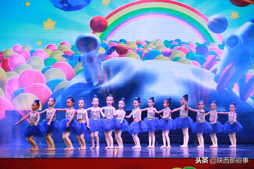 小天鹅艺术团童心向党,陕西省小天鹅艺术团点亮中国梦