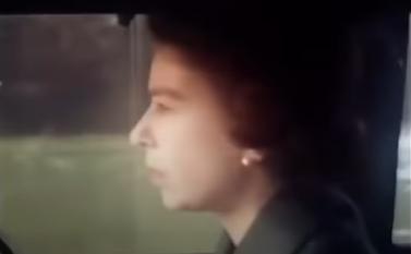 英女王下令封杀50年！王室私生活*片禁**遭泄露，百万人在线吃瓜