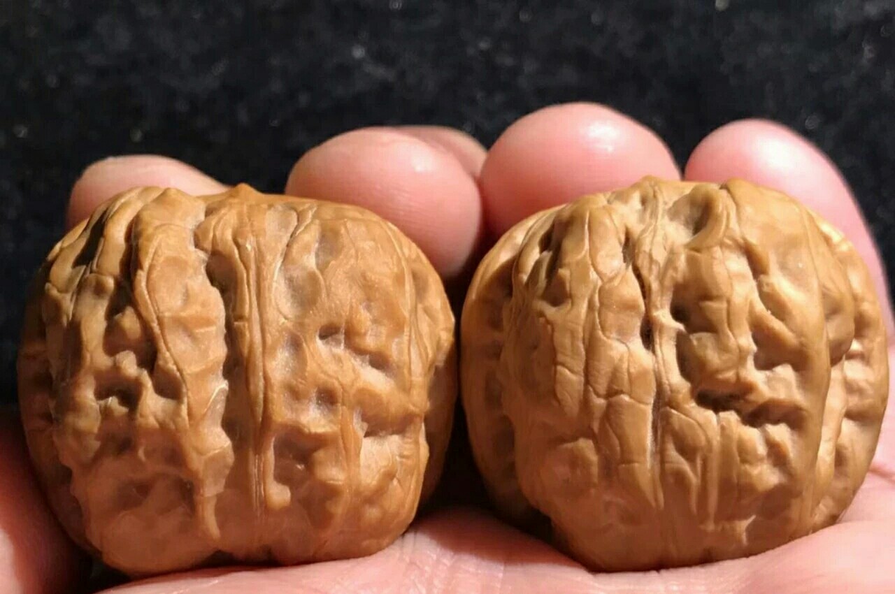 文玩核桃缝里不上色怎么办,文玩核桃有些地方不上色怎么办