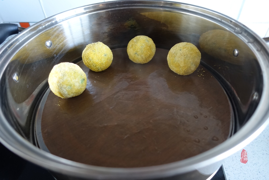 常吃玉米助消化!菜团子这么做,6分钟出锅,薄皮大馅特喧软