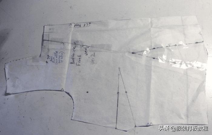 夏天穿吊带裙领口不服帖怎么办,裙子有果冻胶条领口不服帖怎么办