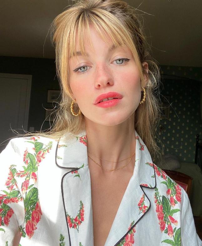 眼线画对眼睛有伤害吗,画眼线显得对眼