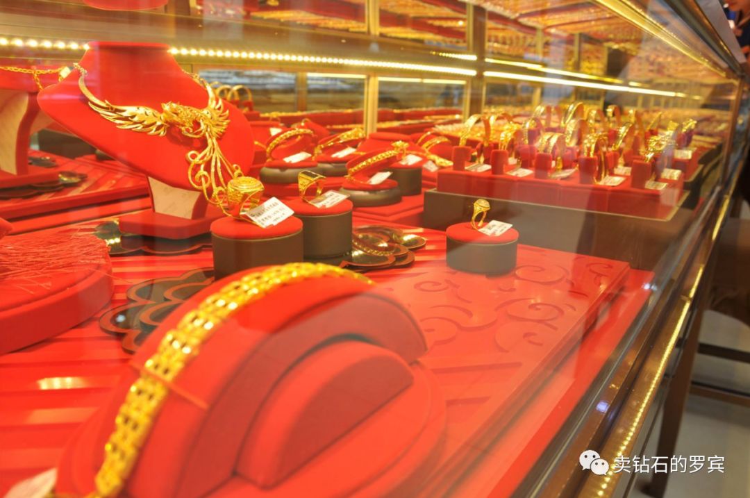 金店珠宝销售技巧和话术,珠宝销售如何应对顾客的同伴