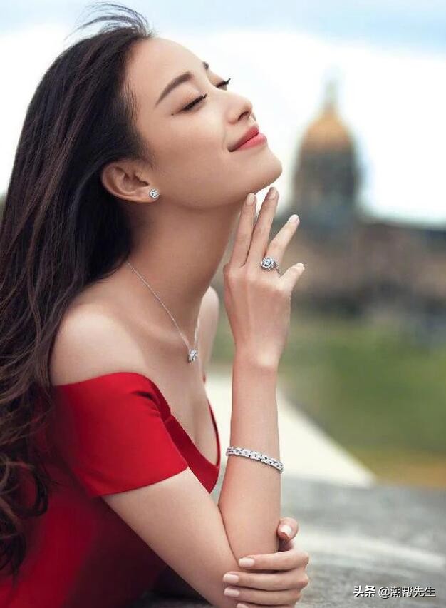 脸上有3颗痣的女星,脸上有三条纹的女人