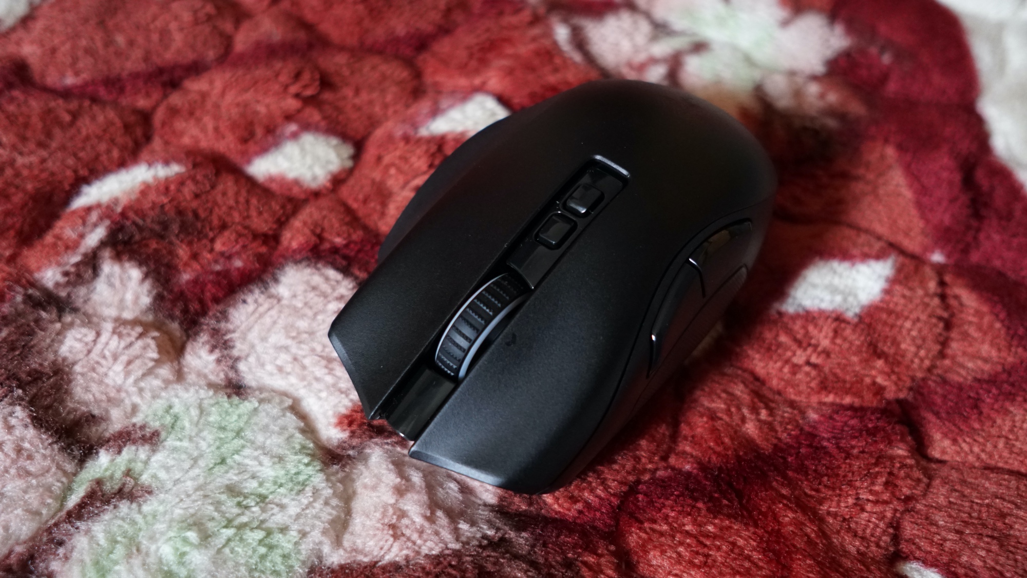 雷蛇nagapro那伽梵蛇专业版,雷蛇娜迦梵蛇专业版和v2的区别