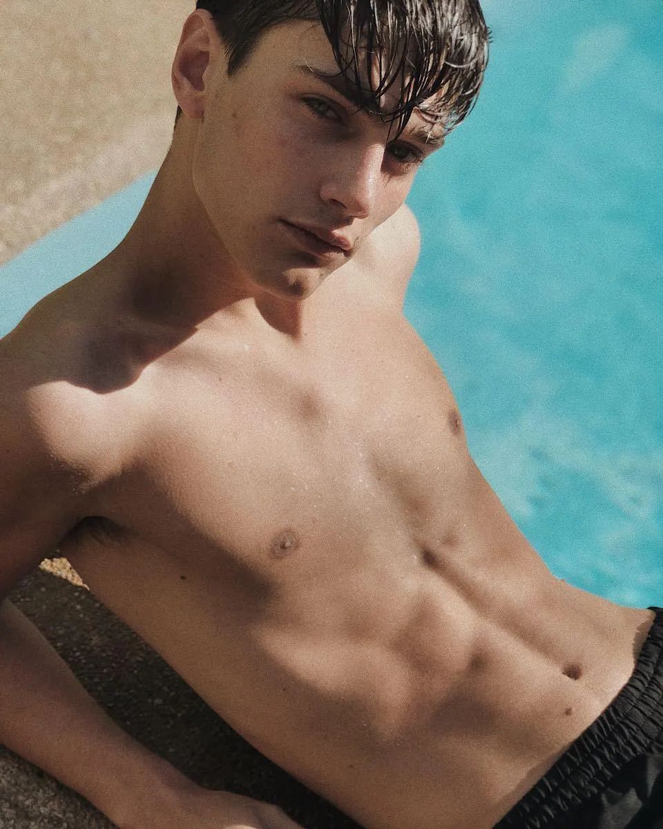 很有潜力的男生,很有潜质的小帅