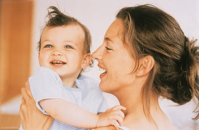 小孩子语言发育迟缓结巴严重,如何纠正2岁宝宝说话紧张结巴