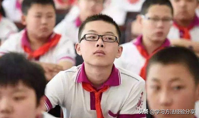 现在小学生近视有多严重,小学生近视不敢戴眼镜上学怎么办