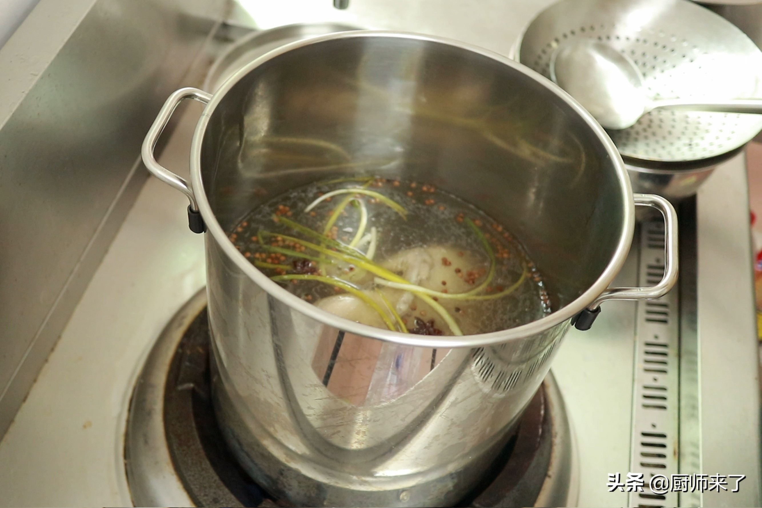 花椒盐水鸭怎么做好吃视频教学,花椒盐水鸭的正宗做法