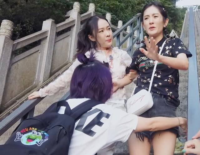 谢娜天门山摔倒,谢娜张家界摔倒图片