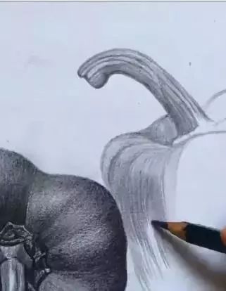 素描彩铅蔬菜画,蔬菜素描画法步骤图