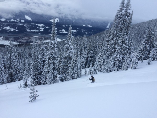 冲锋衣怎么选购才能好,如何选择冲锋衣及选购技巧