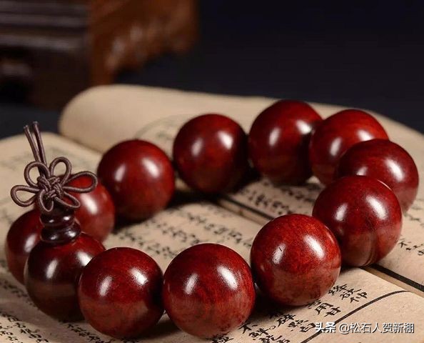 买回来的小叶紫檀,小叶紫檀买回来是黑的盘红了